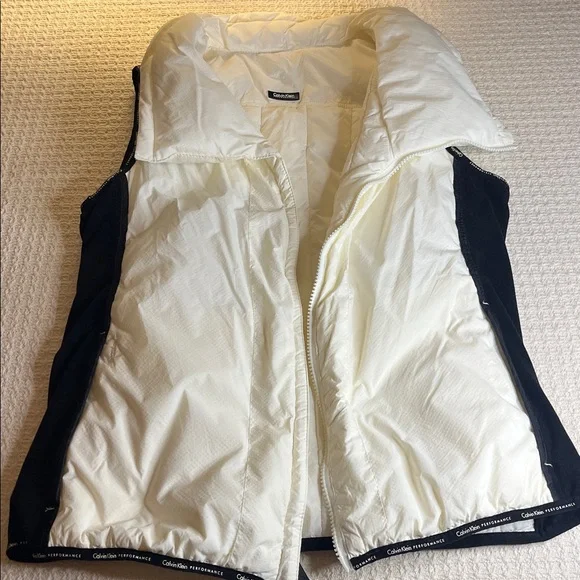 Calvin Klein puffy vest, cream with black side panels ans trim, stunning, cozy - Picture 7 of 17